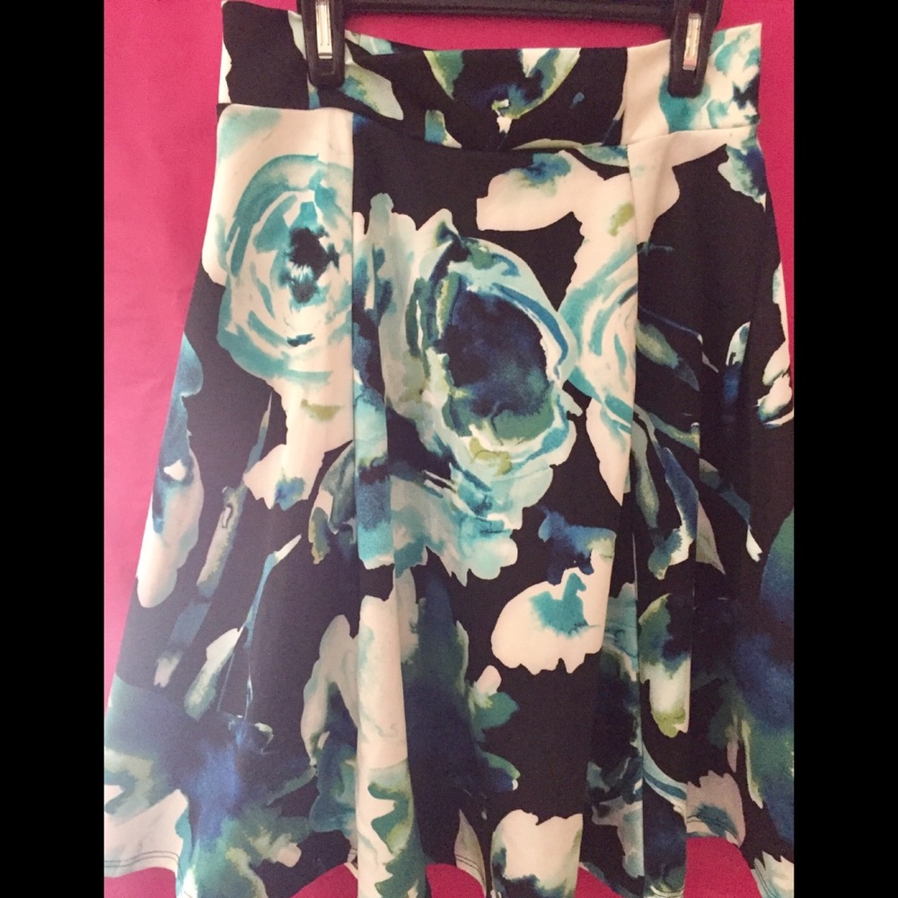 🚨bundle deal🚨 4 printed high waisted skirts ❗️